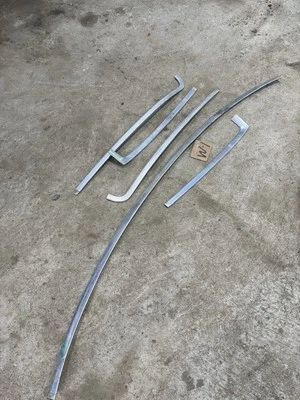 1980 87 1995 F150 F250 F350 BRONCO FRONT WINDSHIELD TRIM CHROME 套装 81 82 83 84 — 第 1/4 张图片