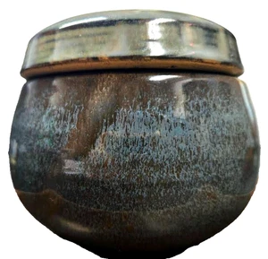 CERÁMICA DE PARDELAS con tapa - Firmado - Esmalte azul y marrón 3,5" de alto - Imagen 1 de 9