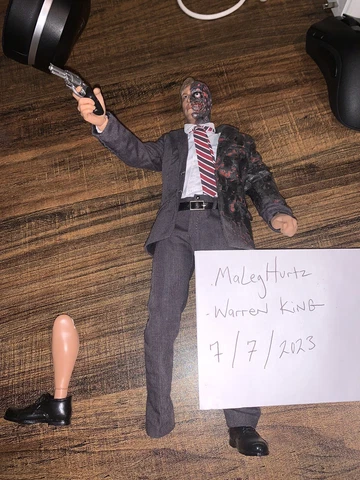 Hot Toys MMS546 Batman The Dark Knight - Two-Face (Harvey Dent) 12" Collectible Cover