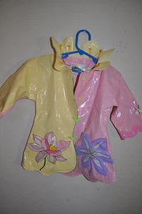 SÚPER LINDO Abrigo de Lluvia con Flor de Loto para Niños TALLA 2T - Imagen 1 de 11