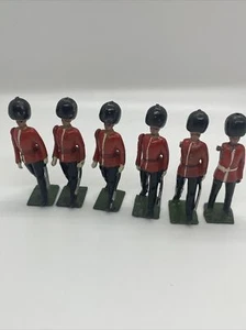 BRITAINS - LEAD ROYAL WELCH FUSILIER Set Of 6 Movable Arms - Picture 1 of 8