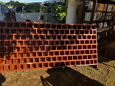 "Mueble vintage con agujero en cubículo de ferretería pintura naranja antigua 109"" X 54,5 X 10 3/8" Foto 1 de 4