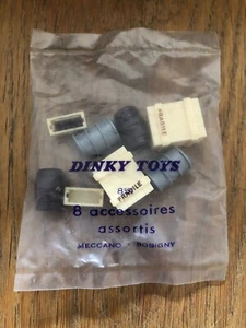 French Dinky Toys 851 Bolsa sin abrir de 8 accesorios surtidos - Imagen 1 de 9