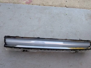 2025 2026 Rivian R1T R1S Front Center Light Used Oem NEW MODEL PT00252562-C - Imagen 1 de 13