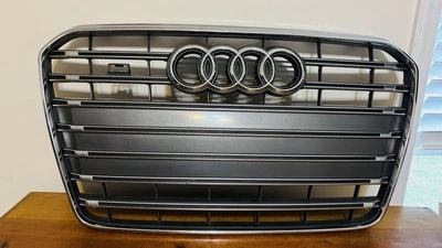 REJILLA RADIADOR DELANTERA GRIS PLATINO OEM AUDI A5 S5 8T0853651P 8T0853651Q Foto 1 de 4