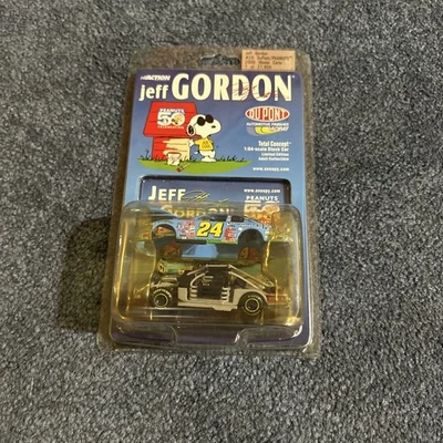 Acción Nascar #24 DuPont Jeff Gordon Peanuts 2000 50 aniversario LE 1:64 Foto 1 de 2