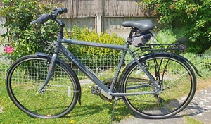 Raleigh Pioneer 18 Speed 21 Inch Frame Bike Grey - Picture 1 of 23
