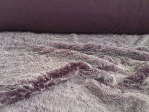 Webpelz Langhaar kuscheliges Kunstfell Stoff fell Weiß Violett Deko Teppich - Bild 1 von 6