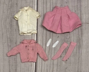 De colección Barbie Patrón Días Escolares Conjunto #1907 Suéter Camisa Falda Calcetines Zapatos - Imagen 1 de 8
