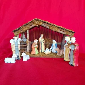 Vintage Porzellan Krippe 11 Figuren beflockt Holz Krippe Krippe - Bild 1 von 13