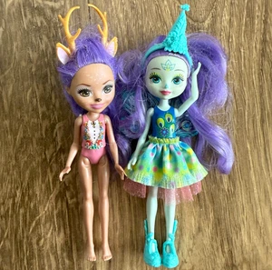 Juego de 2 Muñecas Mattel Enchantimals Personajes Ciervos y Pavo Real Buen Estado - Imagen 1 de 6