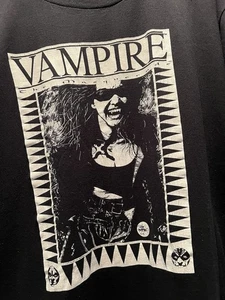 CAMISETA VINTAGE 2XL 1991 FASHION VICTIM VAMPIRO LA MASCARADA Lobo Blanco - Imagen 1 de 3