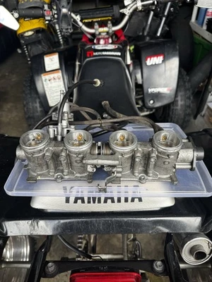 01 02 03 04 05 06 Honda CBR600F4i Carrocerías de acelerador, inyectores de combustible Carburador de riel de combustible Foto 1 de 4