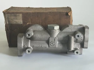 Donaldson P169985 Filter Head Assembly Hydraulic NOS USA P170036 Casting - Foto 1 di 10