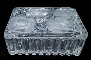 Dekorative Dose mit Deckel aus massivem Glas, mit schönem Schliff, 10,5 x 8 cm - Bild 1 von 3