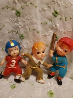 VENDA! ERA 30. ENFEITES VINTAGE 3 peças MCM FLOCADO/PLÁSTICO PARA ATLETAS MENINOS - Imagem 1 de 4