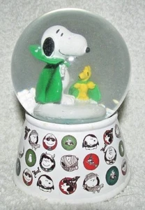 Halloween Snoopy & Woodstock in Green Capes Mini Snow Globe Peanuts 2015 NOS NIP - Picture 1 of 12