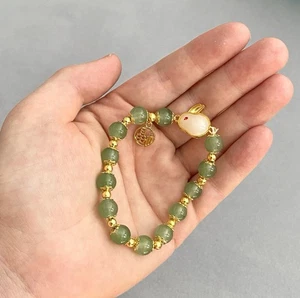 Grün Goldenes Glücks Armband mit weißen Hasen und Chinesischen Glücksanhänger - Bild 1 von 3