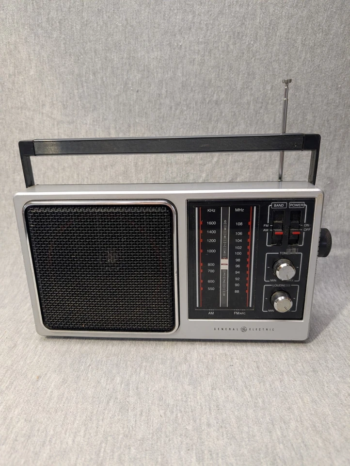 General Electric AM/FM Portable Radio Model 7-2857A Vintage 70's 80's Works Foto 1 de 4