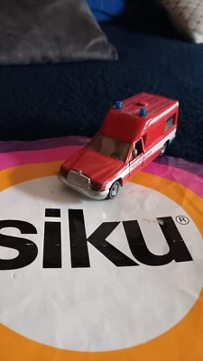 siku 1718 1928 Binz Krankenwagen Rot Druck Feuerwehr mit Trage  - Bild 1 von 4