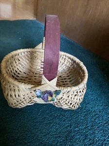 SMALL OVAL WICKER BASKET W/FLOWERS AND ONE HANDLE 6-3/4”x5” - Picture 1 of 5