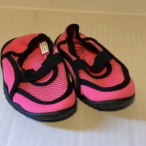 toddlers hot pink water shoes size 5-6 - Picture 1 of 6