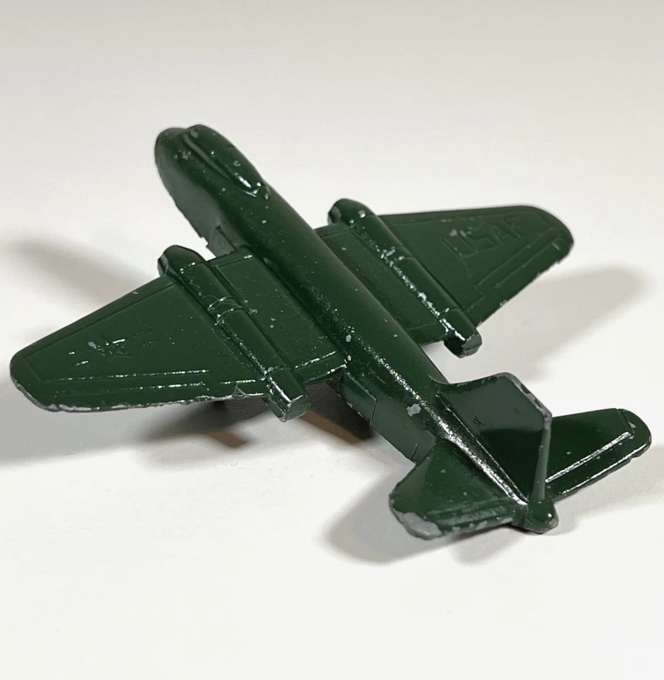 Juguete bombardero fundido a presión Canberra vintage años 60 Midgetoy Rockford IL USAF B‐57 Foto 1 de 4