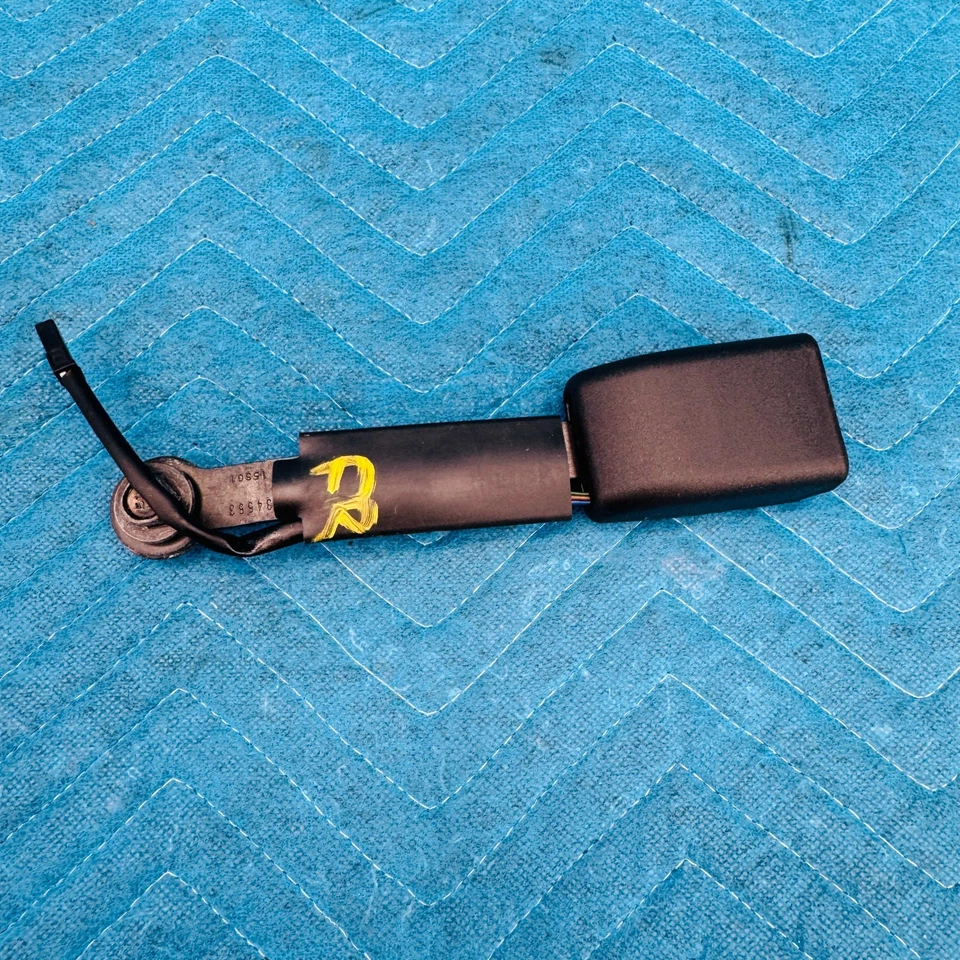 Pretensor de hebilla de cinturón de seguridad delantero derecho Infiniti M56 M37 Q70 OEM 1034553 127K Foto 1 de 4