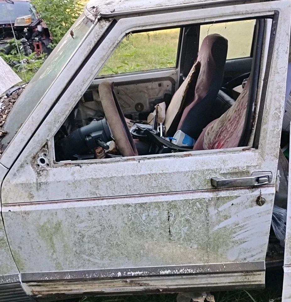 Marco de puerta delantera del conductor montado tipo vela se adapta a 84-93 CHEROKEE  Foto 1 de 4