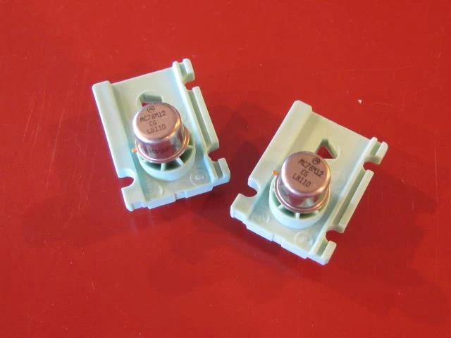 MC78M12 CG FIXED POSITIVE VOLTAGE REGULATOR  TO-99 PACKAGE (Qty 2) *** NEW *** - Image 1 of 1