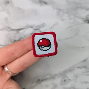 Lindo Pixel Pokeball Pokemon Hierro Coser Parche Aplique Insignia Pokémon - Imagen 1 de 3
