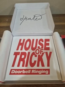 House Of Tricky Campanello Suona Fotolibro E Confezione Regalo Xikers Firmato Da Hunter - Foto 1 di 22