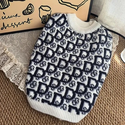 Suéter de Diseñador para Perros Cristian Ropa de Moda Lujo Mascota Suave Cálido Pullover Foto 1 de 4