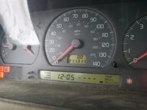 Cuadro de instrumentos medidores de velocímetro Volvo V70 211K sedán y SW SOLO 99 00 - Imagen 1 de 10