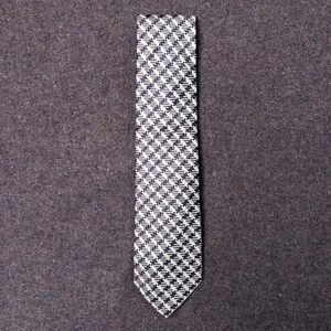Tom Ford Men's Neck Tie 100% Silk Gray White Micro Dot Made in Italy Silver - Picture 1 of 11