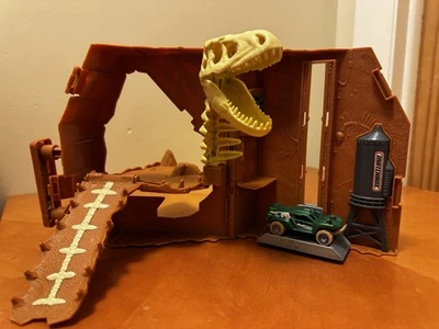 Matchbox Fold & Go Playset, Dino Breakout - Image 1 of 4