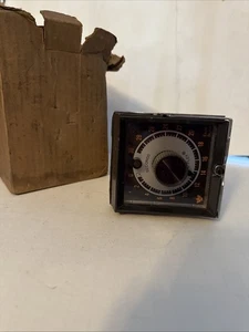 Eagle Signal HP5 CYCL-FLEX series timer PAT NO. 3.054.023 - Picture 1 of 4