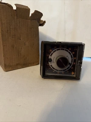 Eagle Signal HP5 CYCL-FLEX series timer PAT NO. 3.054.023  - Image 1 of 4