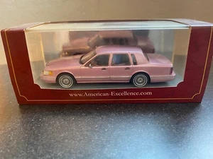 1/43 Neo Models 45508 - Lincoln Town Car - Metallic Pink - Picture 1 of 3