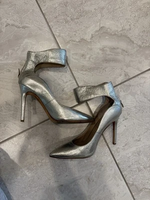 Tacón alto Via Spiga Fey metálico plateado 8,5 M Foto 1 de 4