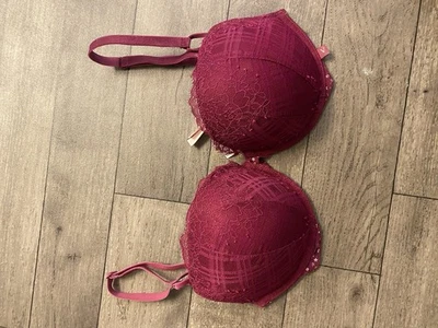 Sutiã Victoria's Secret 34DD push up roxo dourado estrelas com aro acolchoado - Imagem 1 de 4