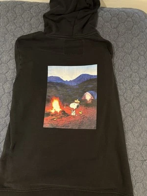 Element x Peanuts Sudadera con Capucha Snoopy Blanco y Negro Talla Pequeña.  Foto 1 de 3