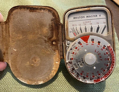VINTAGE WESTON MASTER V UNIVERSAL EXPOSURE METER IN CASE - Image 1 of 4