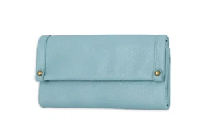 Cartera sin asas Time And Tru para mujer azul liso Farrah con solapa frontal - Imagen 1 de 4