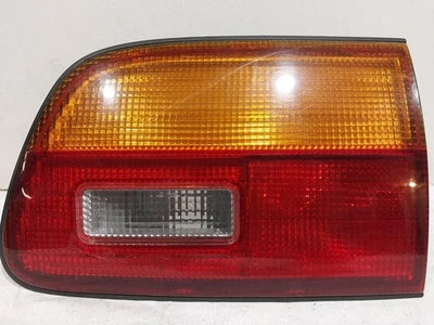 Luz trasera interior derecha Toyota Sienna 1998 a 2000 81670-08010 Foto 1 de 2