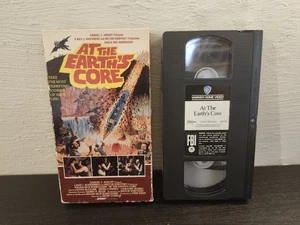 At The Earth’s Core 1976 VHS Tape, Peter Cushing, Doug McClure Sci-Fi Film Movie - Imagen 1 de 3
