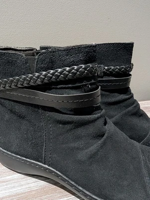 Clarks Black Ankle Boots With Zipper And Braided Leather Detail Size 8 Low Heel - Image 1 of 4
