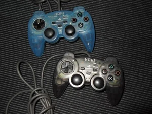 Playstation 1 (PS1) 2 (zwei) Hori Vibrating Controller klar getestet/blau funktioniert - Bild 1 von 6