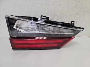 Luz trasera interior Lexus RX350 2016 17 18 19 LADO DEL CONDUCTOR LED USADA FABRICANTE ORIGINAL *M349 - Imagen 1 de 7