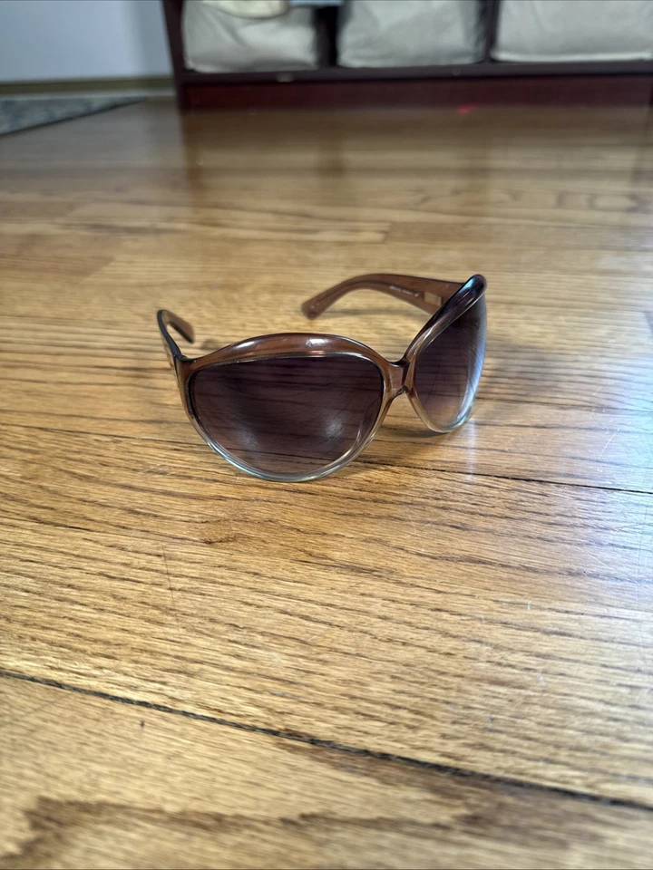 Gafas de sol Vera Wang Luxe Runway 7 marrón hechas en Japón (215/285) Foto 1 de 4